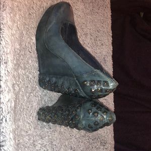 Funky and sexy platform. Great blue denim leather